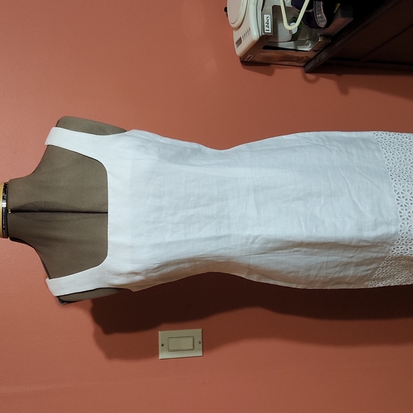 Ann Taylor Dresses & Skirts - Ann Taylor womens white knee Length dress with lace pattern at bottom